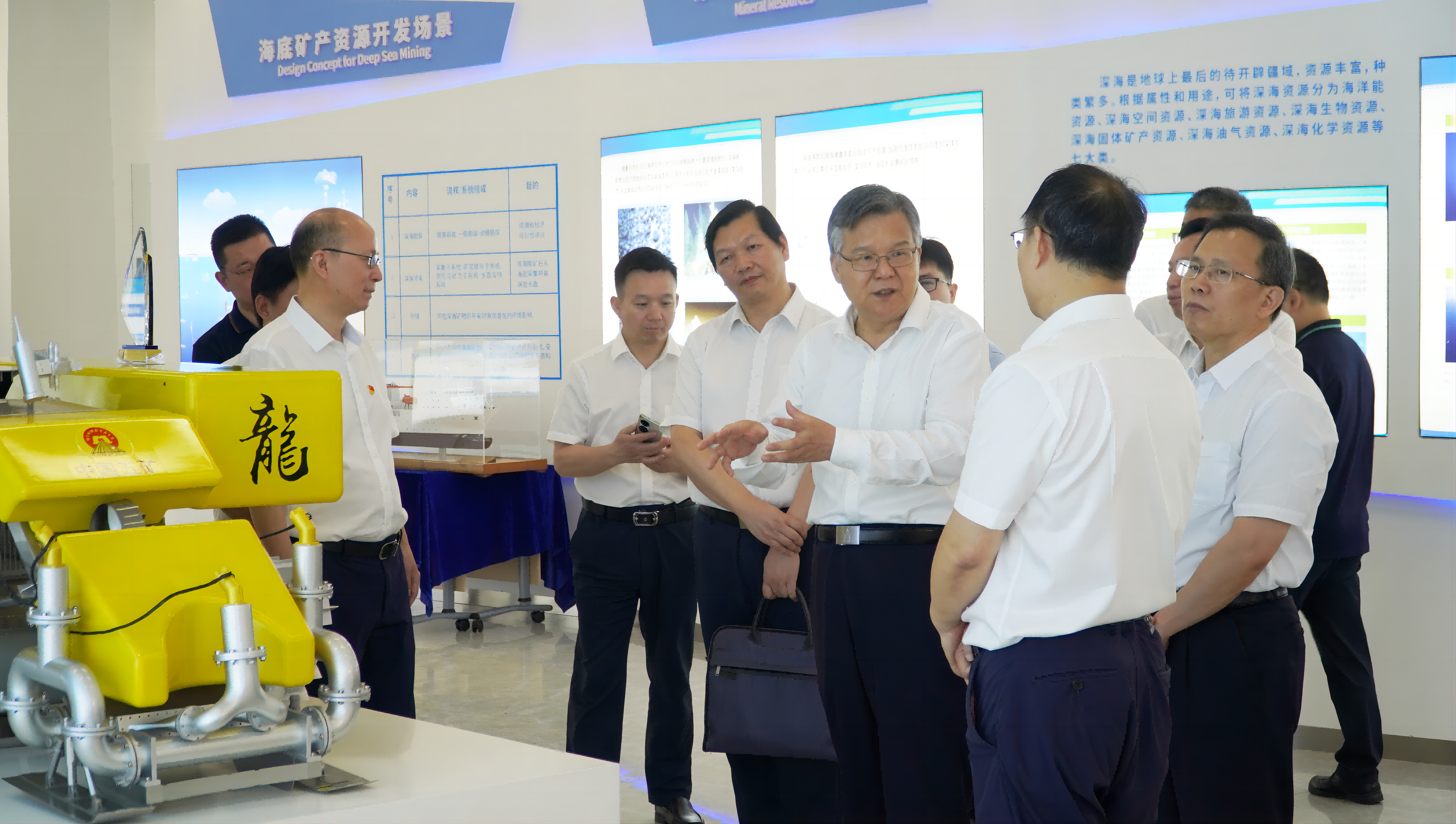 湖南省委常委、常務副省長李殿勛到長沙礦冶院調(diào)研